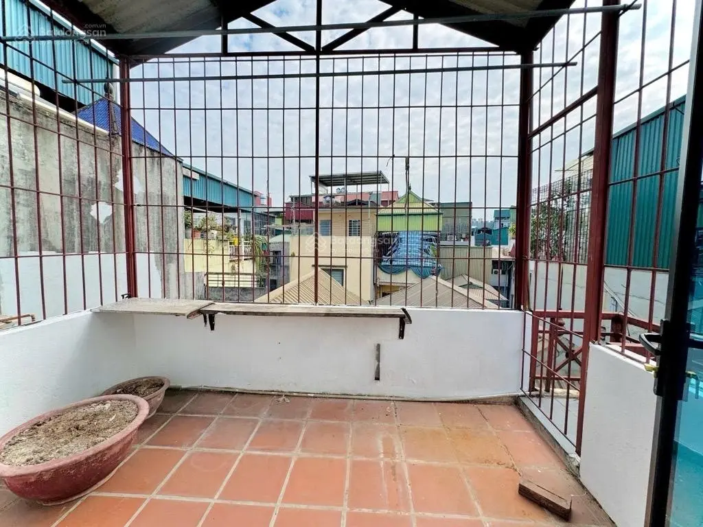 Nhà mới tinh 5 tầng ba ngủ khép kín đủ công năng quận hai bà trưng chỉ hơn 3 tỷ.