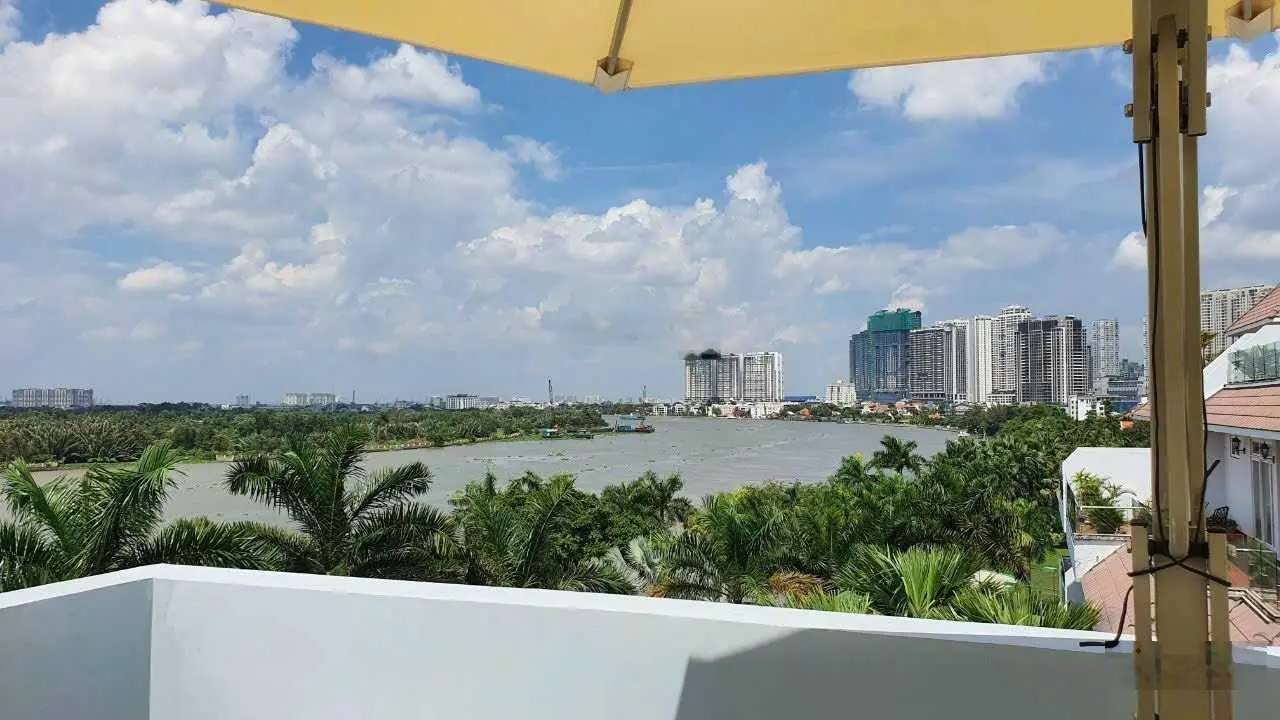Háng hiếm! Bán gấp biệt thự mặt sông phường An Phú, Quận 2. DT: 15 x 20m, 3 tầng. Giá chỉ 39.5 tỷ