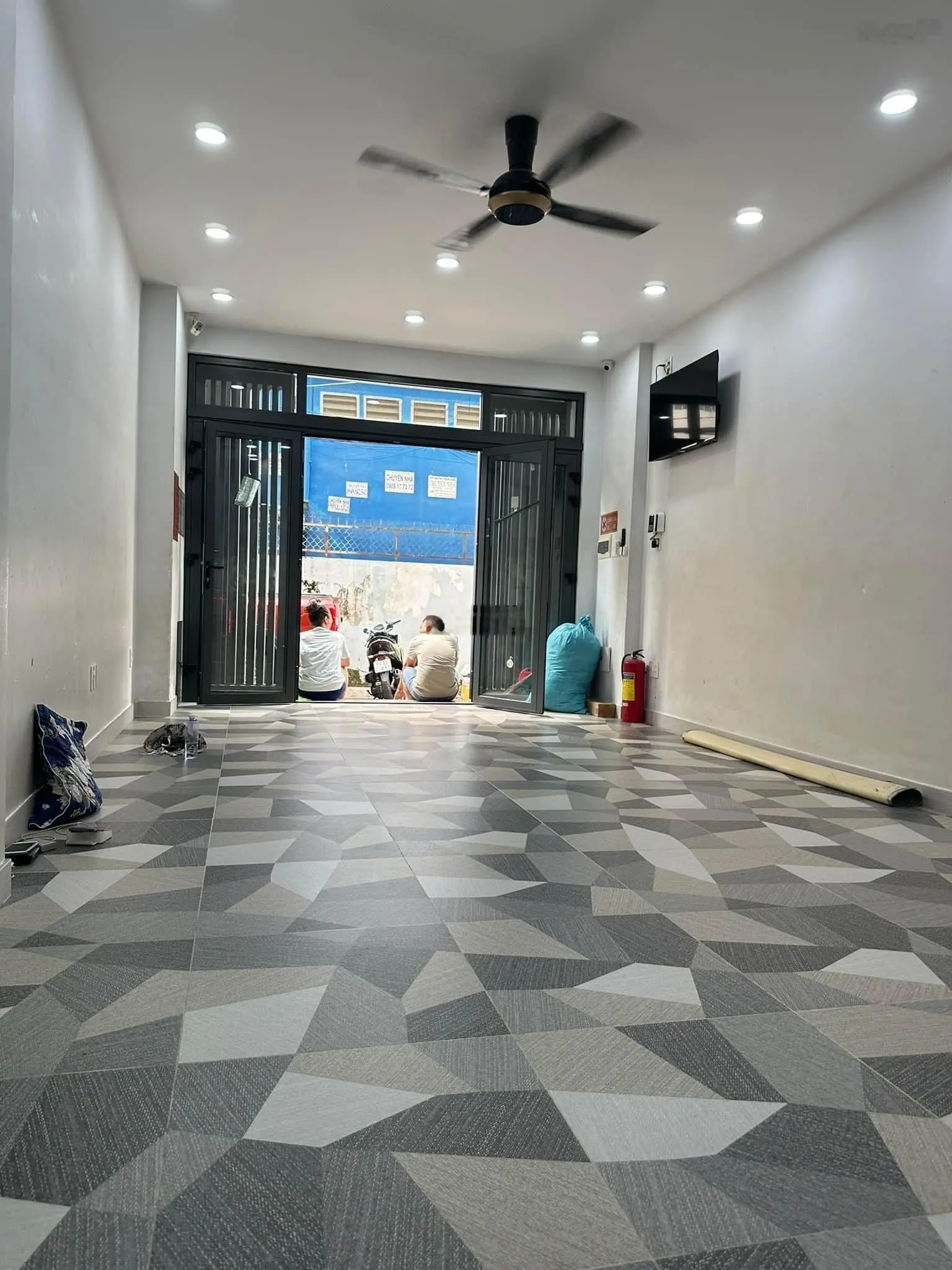 Vợ chồng tôi bán nhà hẻm Nguyễn Đình Chiểu - P4 - Q3. Giá 3Tỷ390/61m2 cho thuê 25tr Gần CX Đô Thành