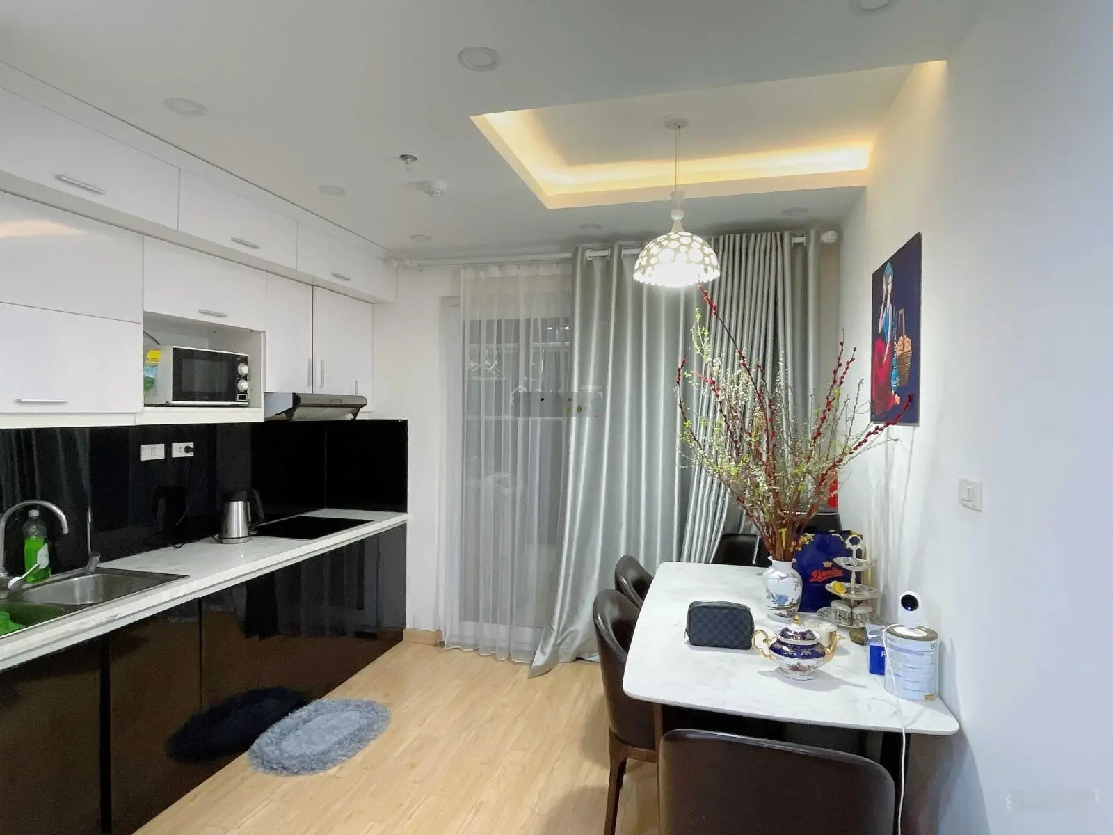 Giá thật, chính chủ bán căn 60m2, 2PN + 2WC full nội thất đẹp giá 4.5 tỷ, CC 60B Nguyễn Huy Tưởng