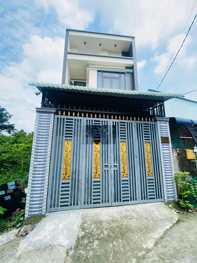 Nhà mới . kẹt tiền bán gấp. gần Chiêu Liêu