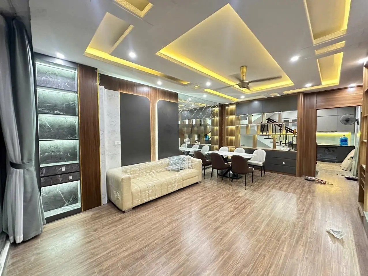 Bán nhà mặt đường kinh doanh lô góc - ô tô tránh - nhà full nội thất - trung tâm cự khối