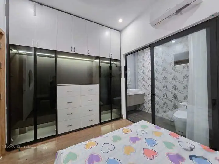 Tôi cần bán gấp nhà tú xương,quận 3-giá:3.35tỷ/68m2(5x13.6m). sổ chuẩn. gần bệnh viện mắt tp.hcm