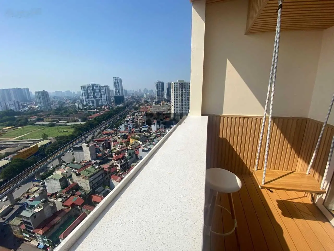 Chuyển nhà xuống biệt thự nên gia đình tôi đang cần bán căn hộ duplex DT 235m2, đầy đủ nội thất