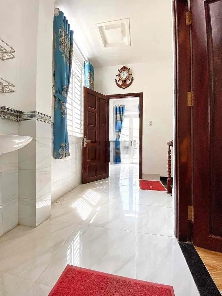 Nhà góc 2 Mặt tiền - Xe hơi đậu trước nhà đường CMT8