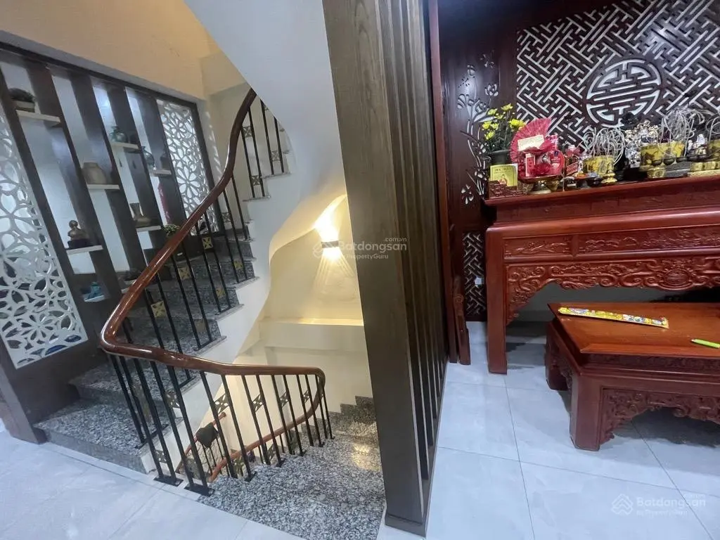 Bán nhà Lâm Du Bồ Đề, ngõ nông - thông, nhỉnh 9 tỷ, 47m 5 tầng mặt tiền 4m.Lh 0843125777.