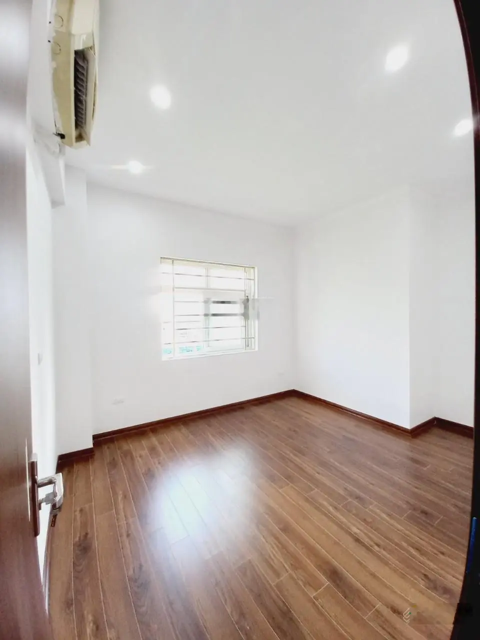 Bán căn hộ chung cư Nơ 1A Linh Đàm sổ đỏ 81m2 có 3 phòng ngủ, ban công view hồ