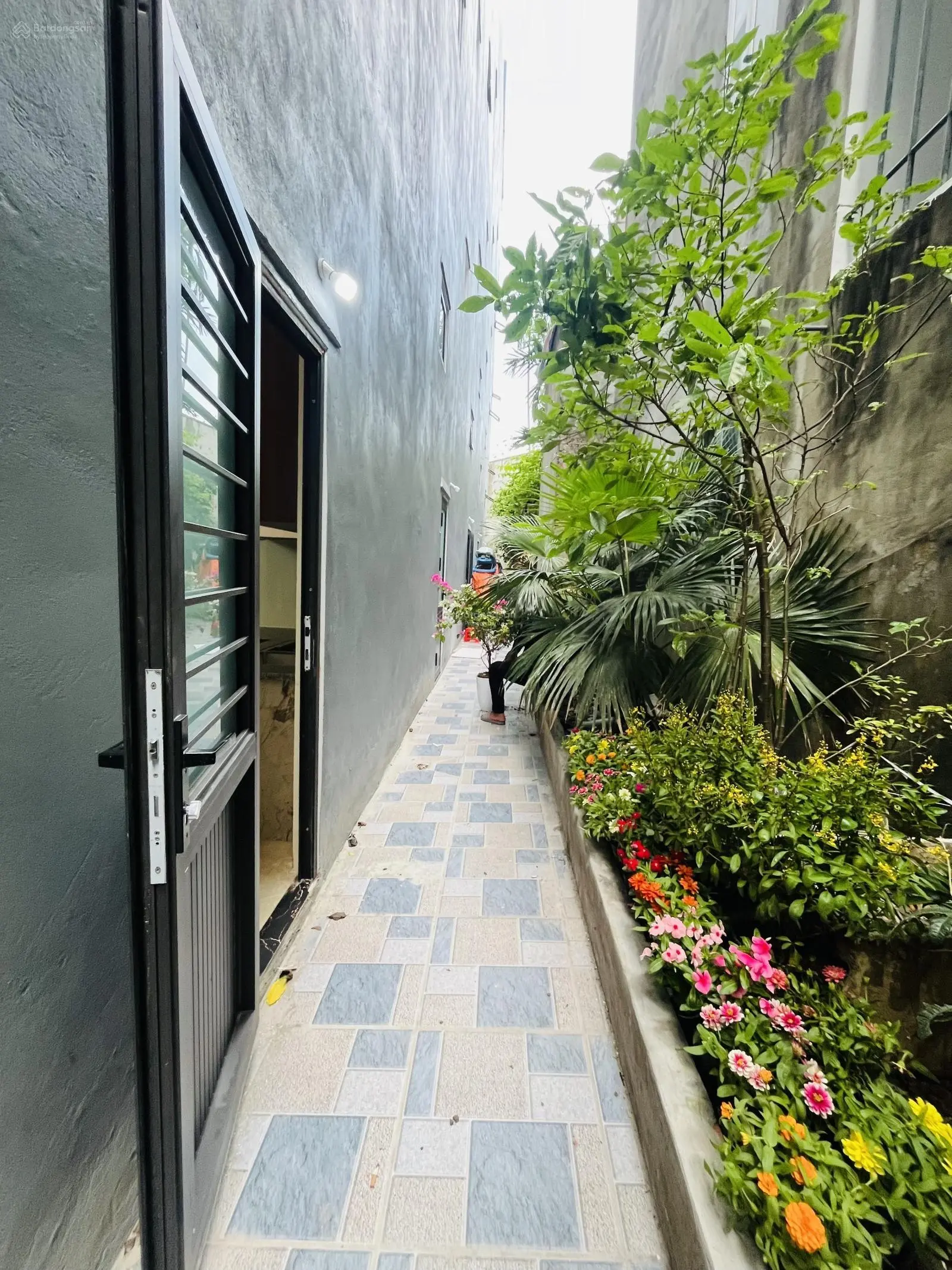 Bán nhà Vĩnh Hưng - 30m2, 5 tầng, nhỉnh 6 tỷ nhà mới koong, gần chợ, ngõ nông, 3 gác đỗ cửa