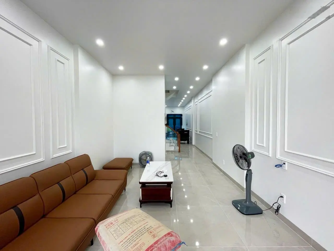 Bán Nhà 4 tầng thang máy tuyến 2 Lê Hồng Phong