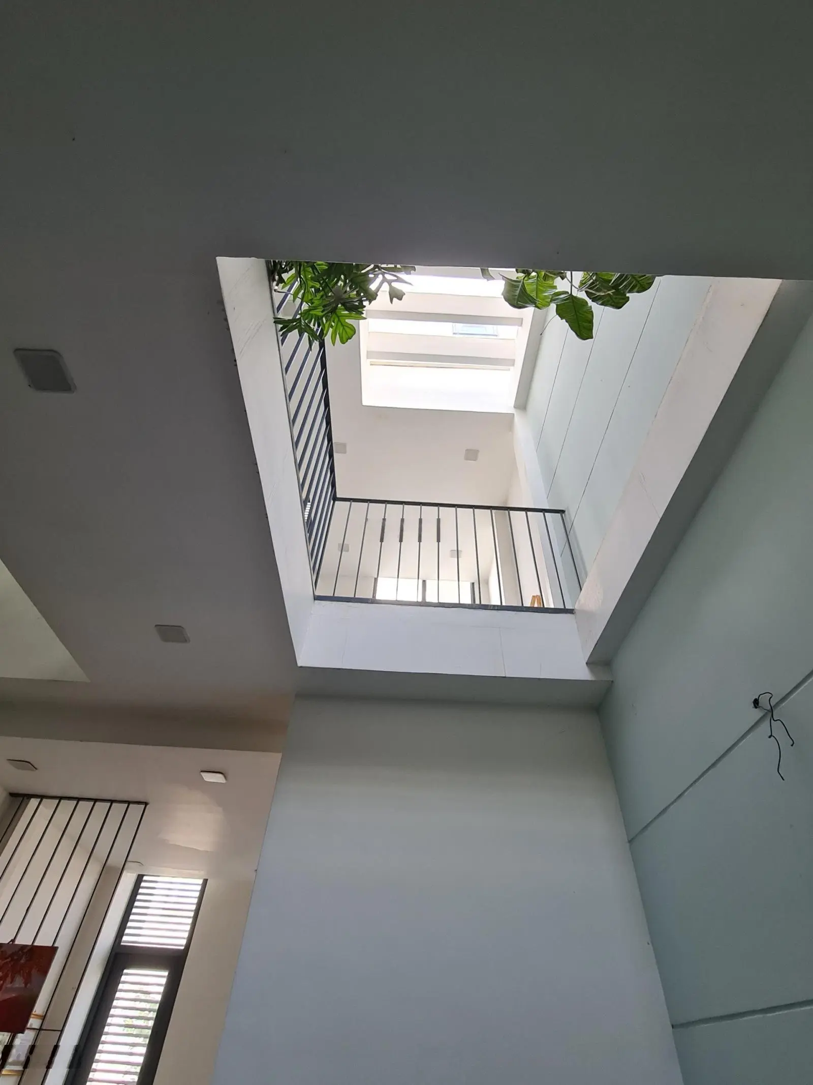 Bán nhà HXH Trường Chinh, DT: 4.3x16m, 3 lầu, Gía chỉ 9.5 tỷ, Xe Hơi Đậu Trong Nhà