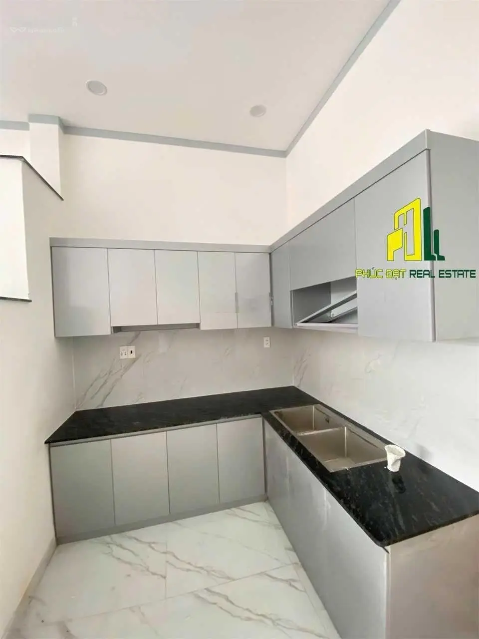 Bán nhà 1 trệt 1 lầu đường ô tô P Bửu Hòa DTSD 140 m2 SHR thổ cư 100%