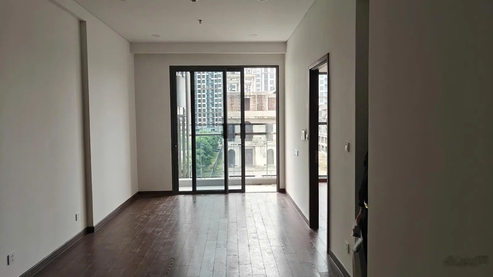 Chính chủ nhượng lại căn 2PN 63m2 view công viên thoáng giá CĐT, có thương lượng - LH: 0949 819 ***