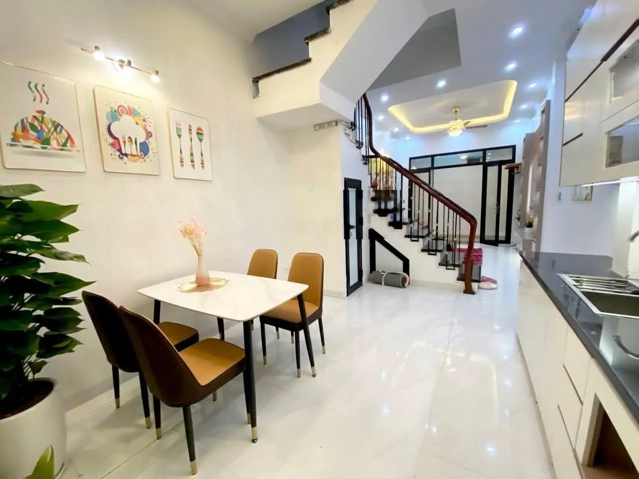 Bán nhà Trần Khát Chân ngõ thông kinh doanh đỉnh giá hạt dẻ quận vip Hai Bà nhà vị trí cực đẹp