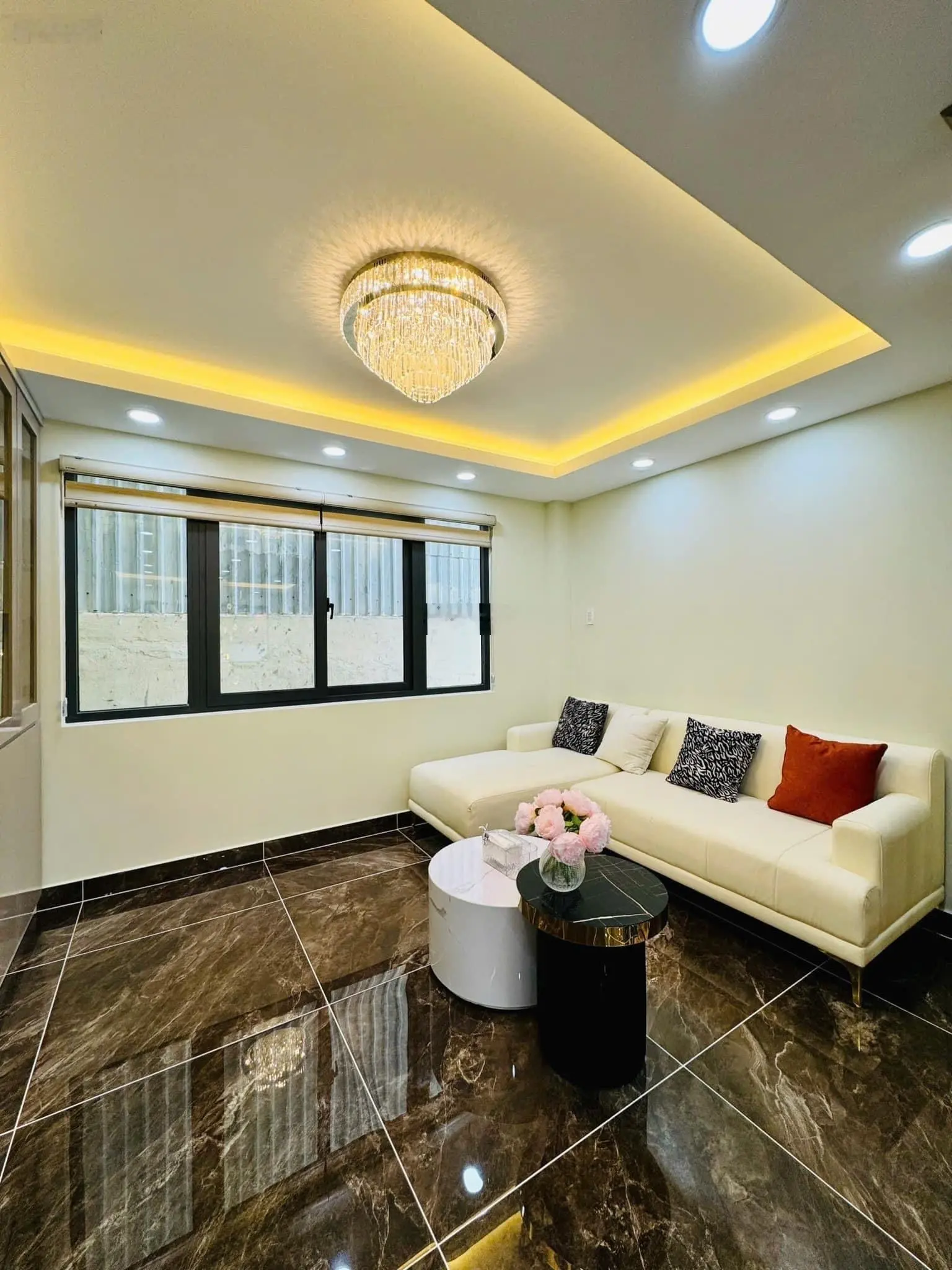 Bán nhà 4 tầng 5PN 5WC, 39m2 chỉ 2tỷ350 Phạm Ngọc Thạch, P6, Q3. Gần Dinh Độc Lập. Sẵn sổ, hẻm 6m.