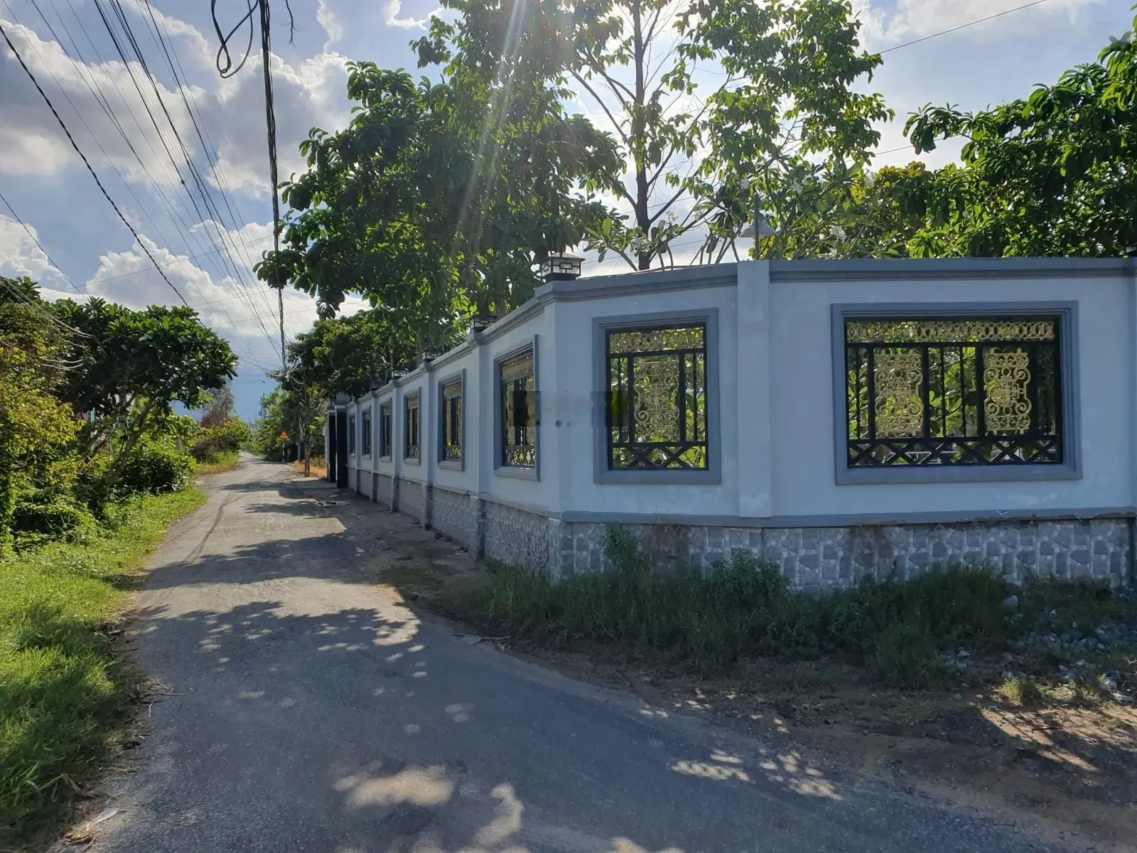 Giảm 1,5 tỷ bán gấp nhà vườn nghỉ dưỡng 2600m2 tại thị trấn Cần Giuộc, góc 2 mặt tiền đường