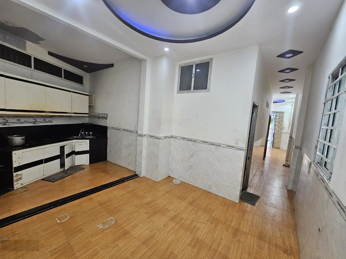 Bán nhà nhanh - dt 70m2 - ô tô vào nhà - chủ đi định cư xuống giá 5ty4 - còn 4tỷxx - xem ngay