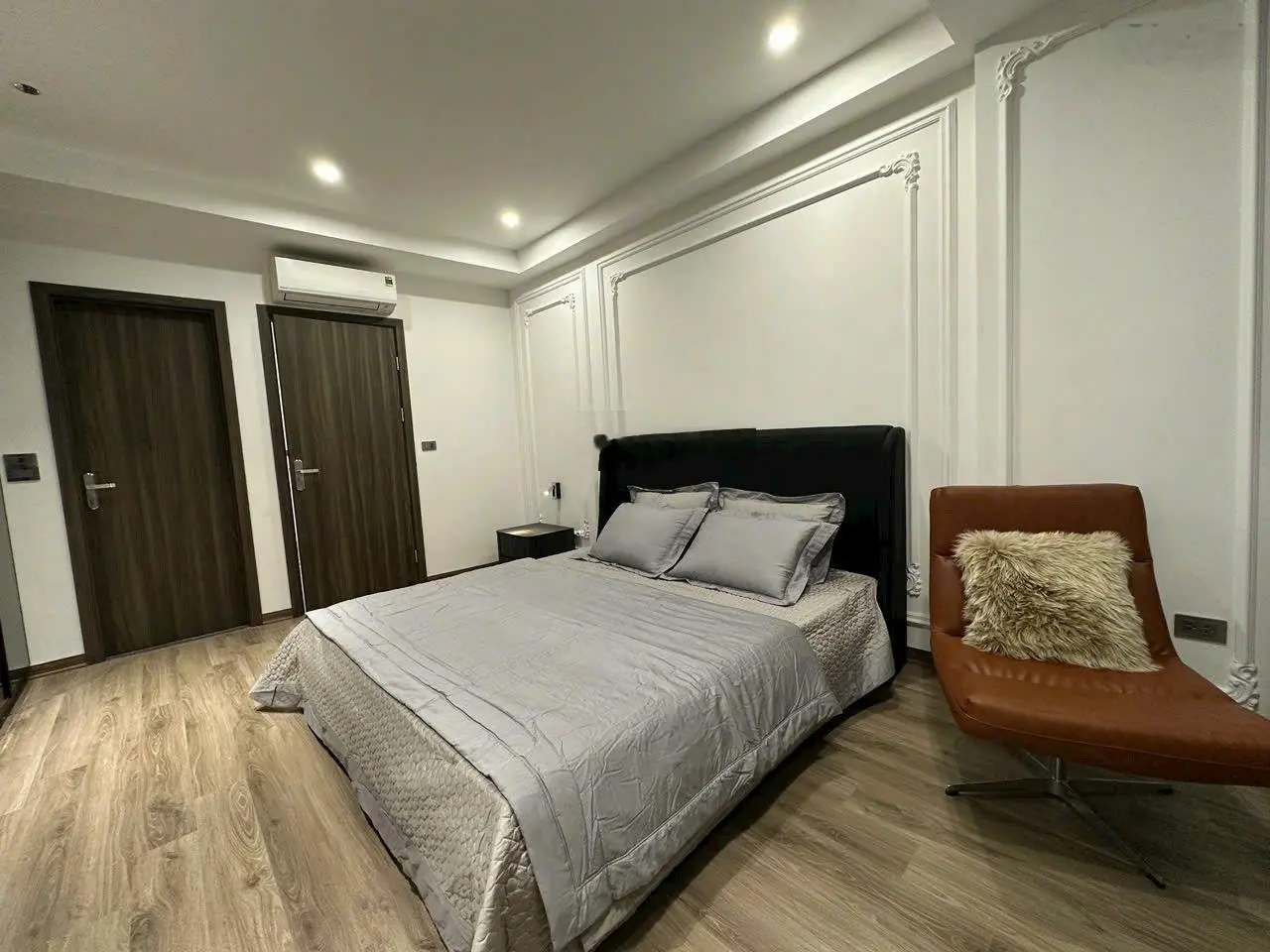 Bán căn nhà Phố Trạm - diện tích xây dựng 40m2 x6 tầng, thằng máy, Ô tô 7 chỗ vào nhà thêm 5 con SH