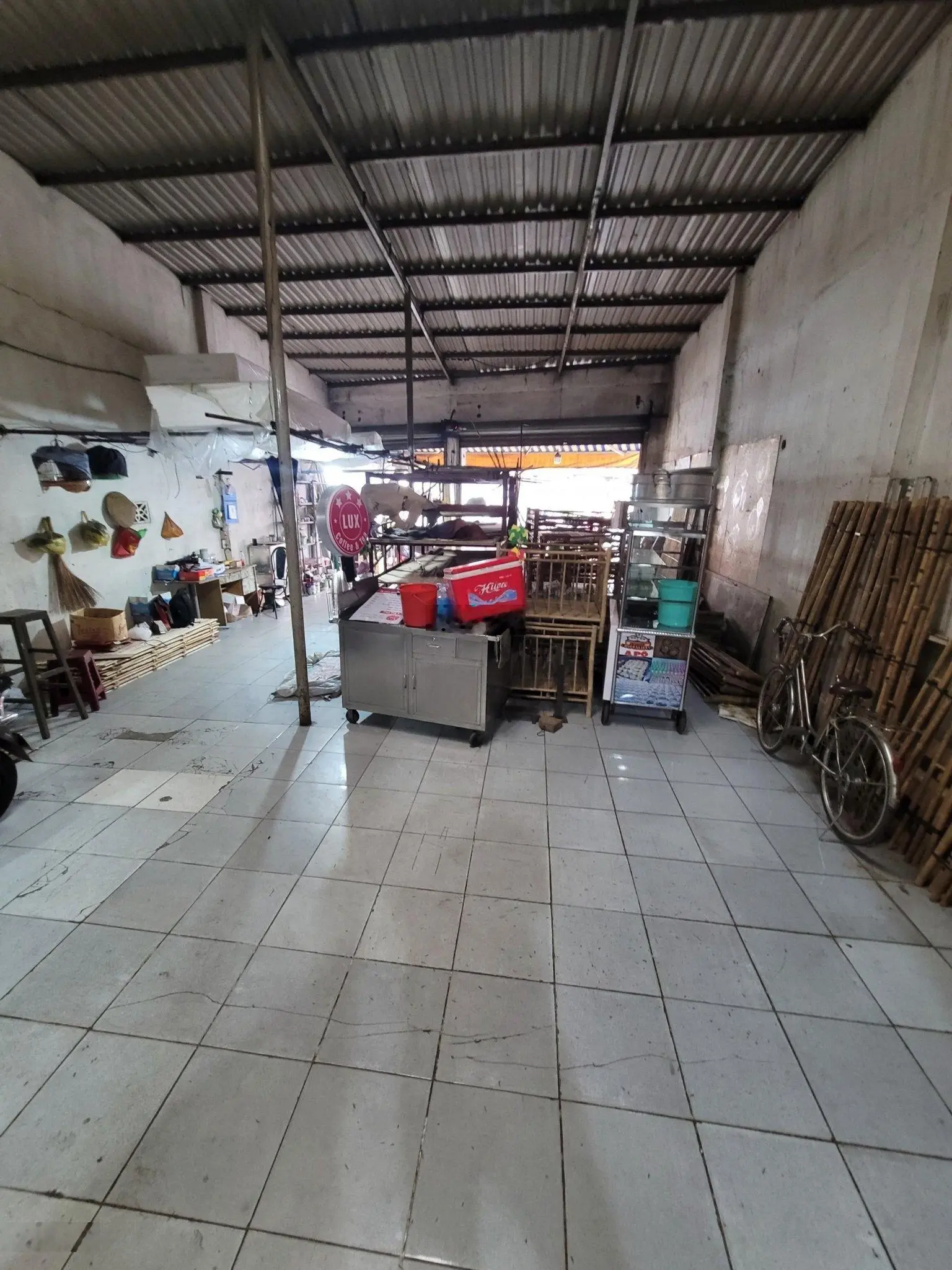 Ngộp giảm mạnh 1 tỷ bán nhà 1 trệt 1 lầu MT đường Nguyễn Trãi ngay ngã tư mồi, P. Dĩ An, Dĩ An