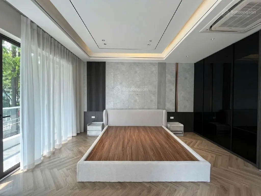 Siêu hiếm - vỉa hè rộng - kinh doanh tốt - 2 gara ô tô - 6 tầng có thang máy - nguyễn văn cừ