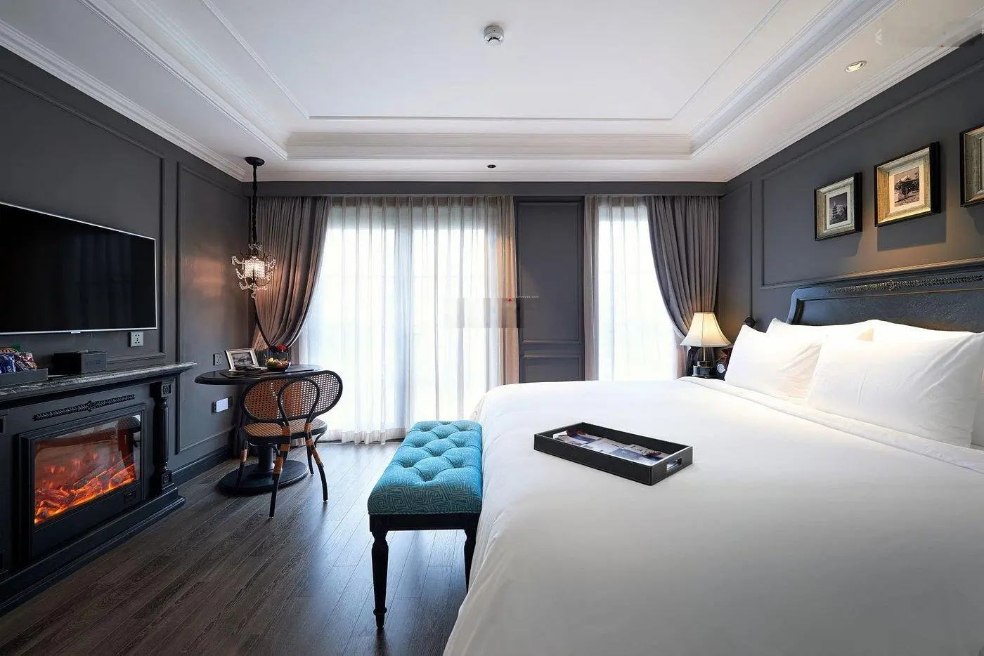 Bán khách sạn mặt phố Hàng Bè 300m2 x 12 tầng, MT 9m - 61 Phòng kinh doan - 1 hầm- có bar- bể bơi