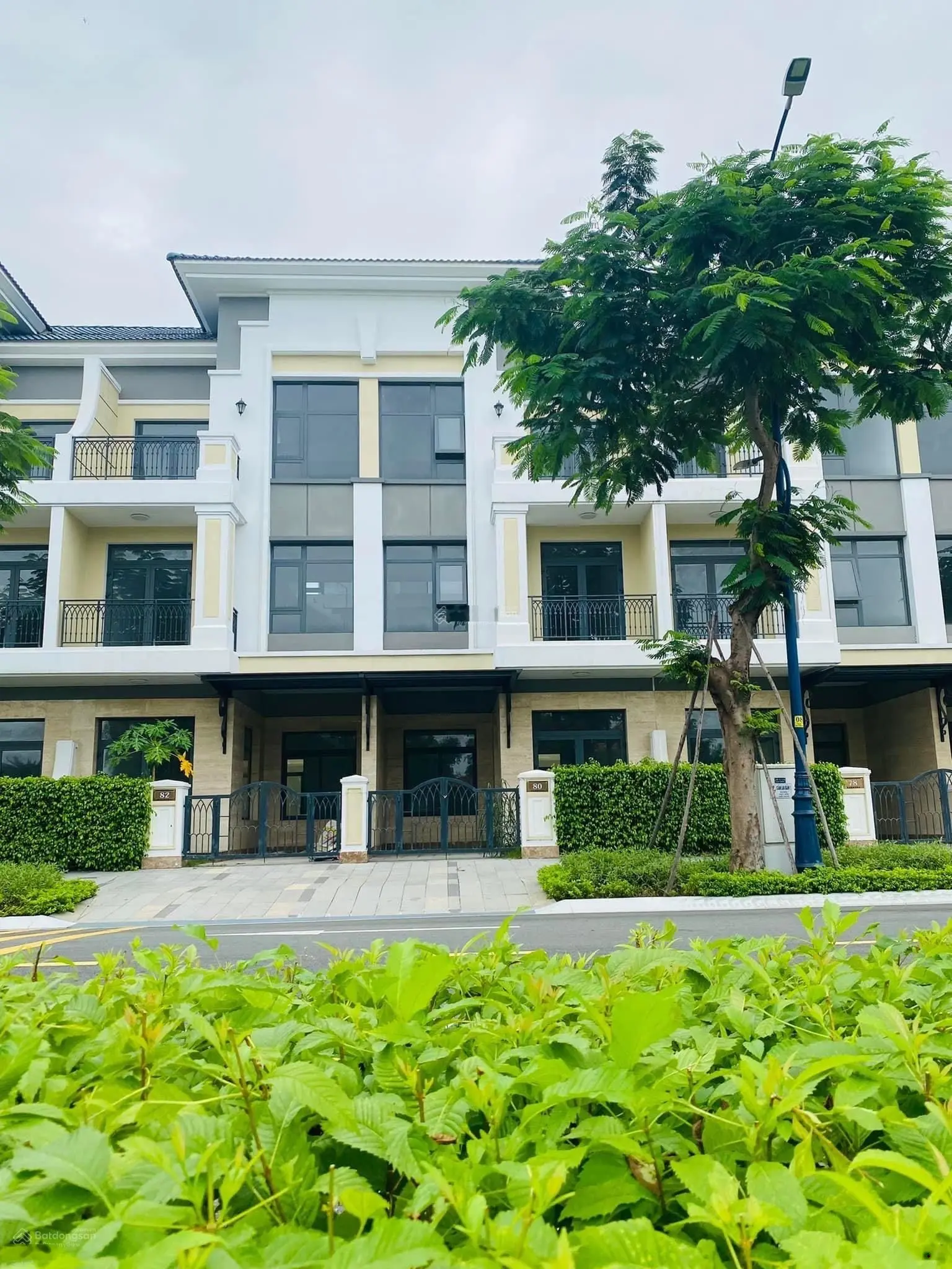 Chính chủ cần bán gấp 2 căn mặt tiền Verosa Park Khang Điền đối diện công viên lớn
