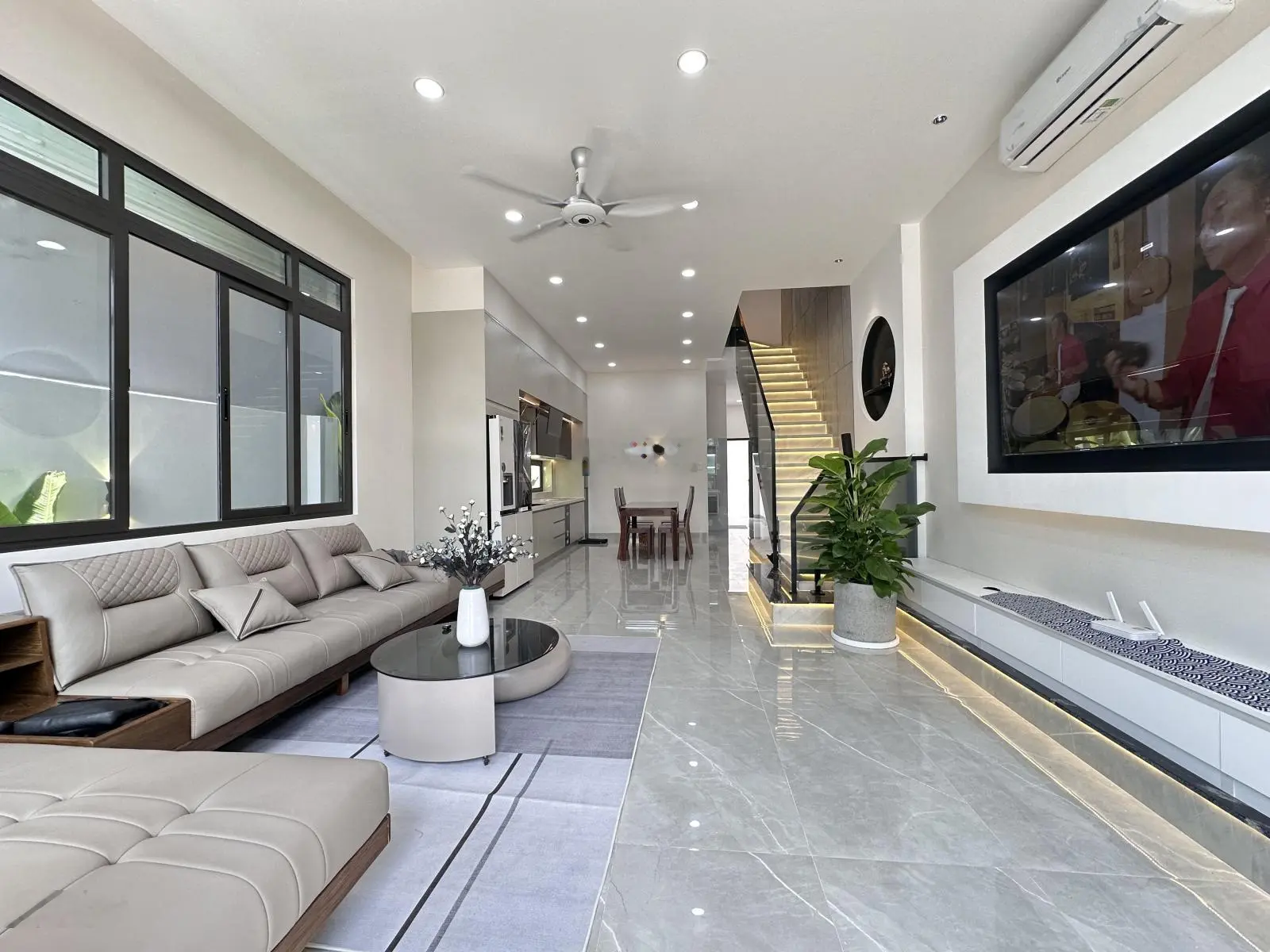 Bán nhà đẹp phường 5 nội thất cao cấp đường ô tô