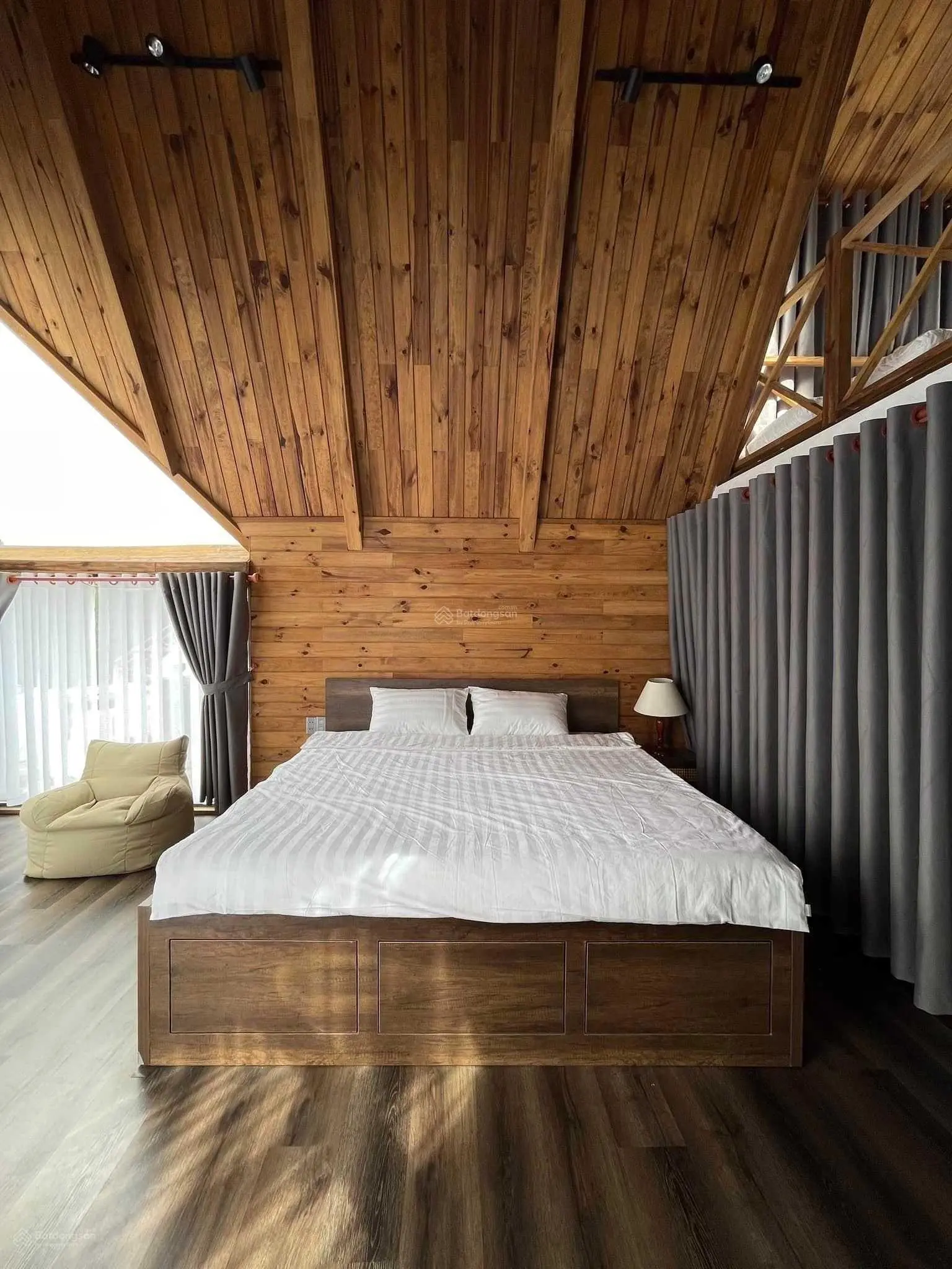 Villa view thung lũng rừng thông góc 2MT Hoàng Hoa Thám 227m2 ngang 16,5m hầm trệt 2 lầu