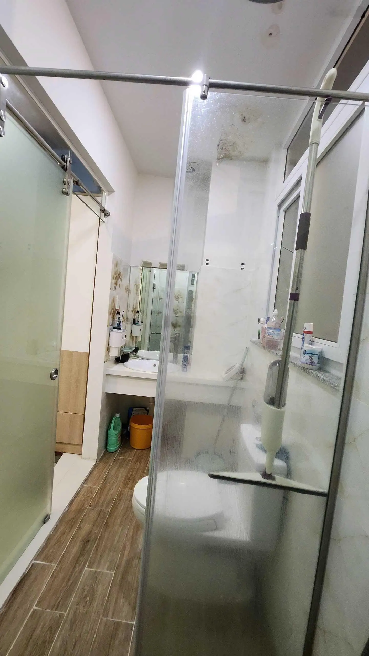 Nhà mặt tiền ngay C18 K300 trệt 2 lầu 7x15m, giá chỉ 21 tỷ