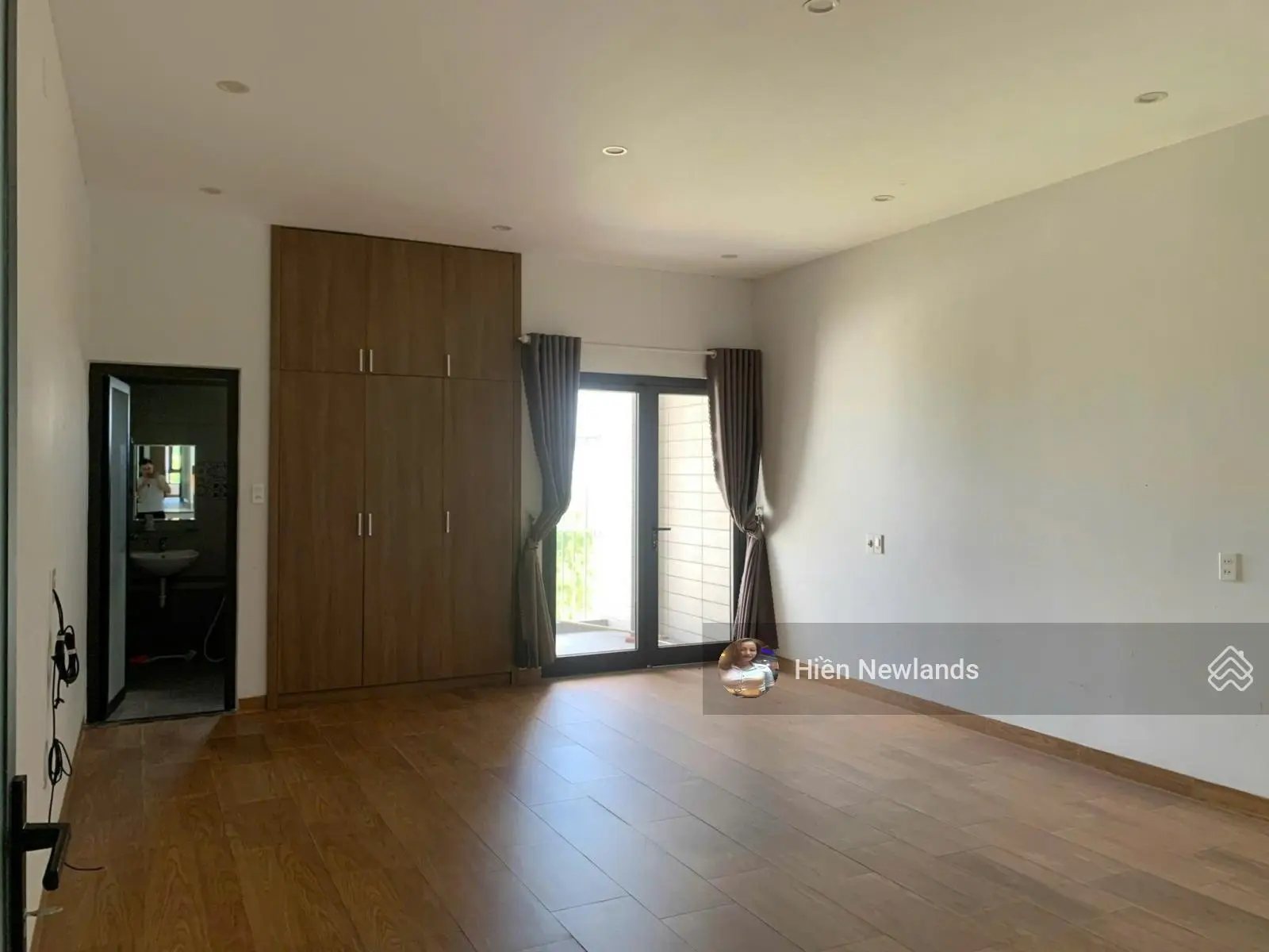Bán toà nhà 4 tầng 9P dòng tiền 27 tr/th mặt tiền đường 30m Nguyễn Văn Nguyễn, khu biển Sơn Thuỷ