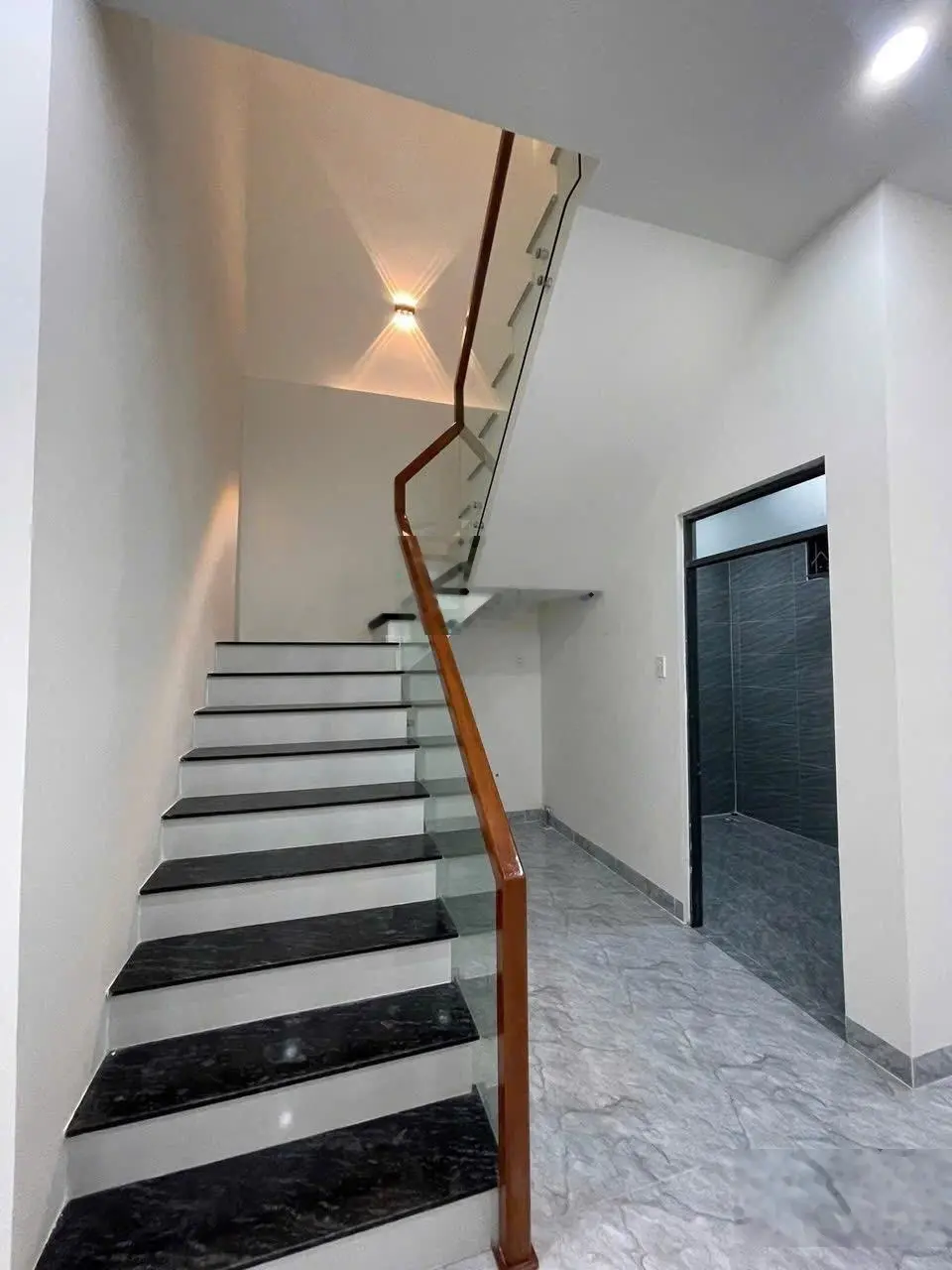 Nhà đẹp Diên Khánh 1 lầu 3pn 107m2 oto tận nơi có sân đậu oto giá bán 1ty750 bao sổ