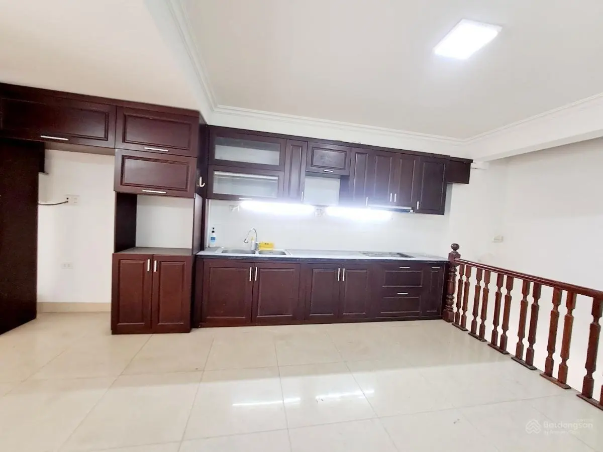 Mặt phố kinh doanh Sầm Uất Hoàng Công,Kiến Hưng. Dt 50m 6 tầng Mt 4.5m. Giá 17 tỷ. Kinh doanh đỉnh