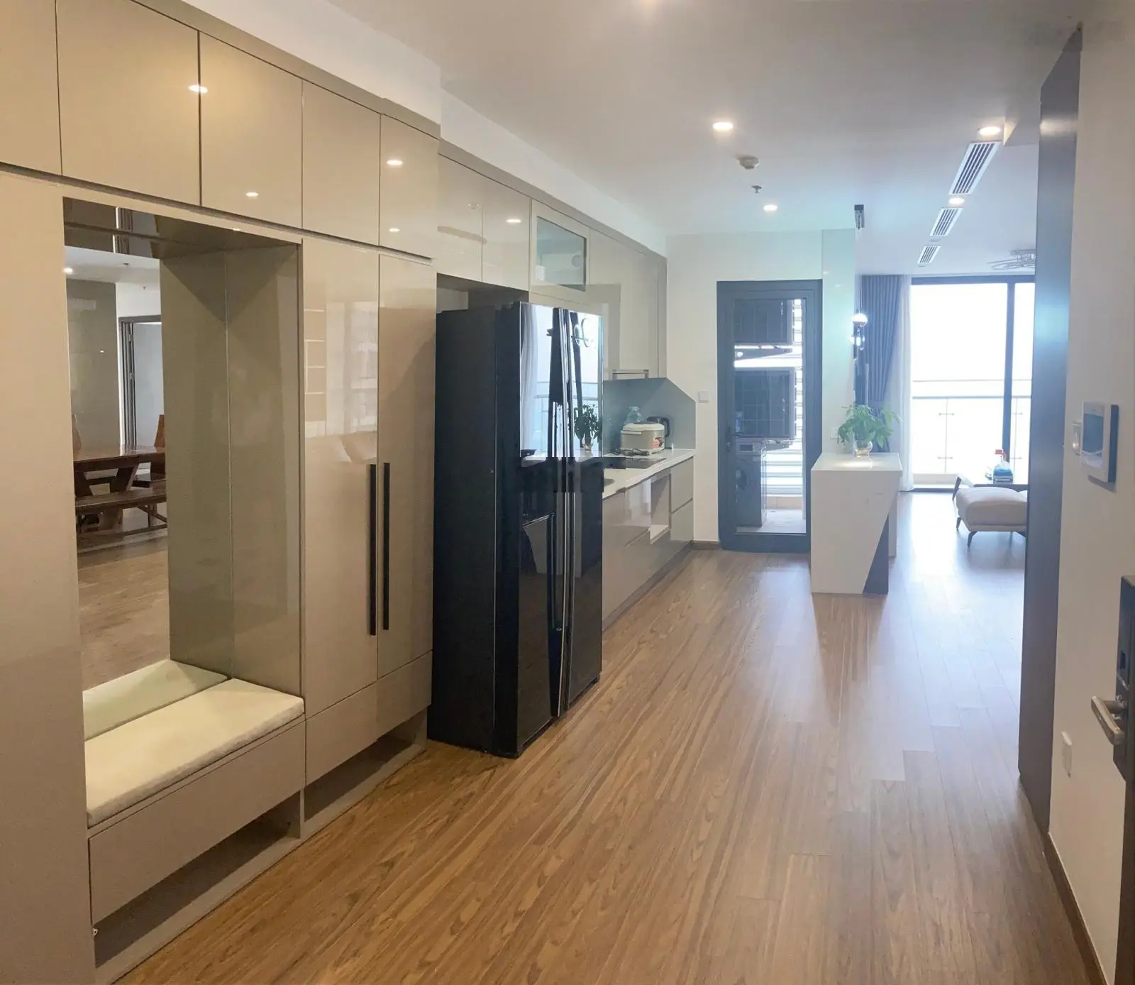 Bán căn góc 3 ngủ, toà W2 Vinhomes West Point, 95.4m2, đủ đồ đẹp, sổ lâu dài. LH 0974 629 ***