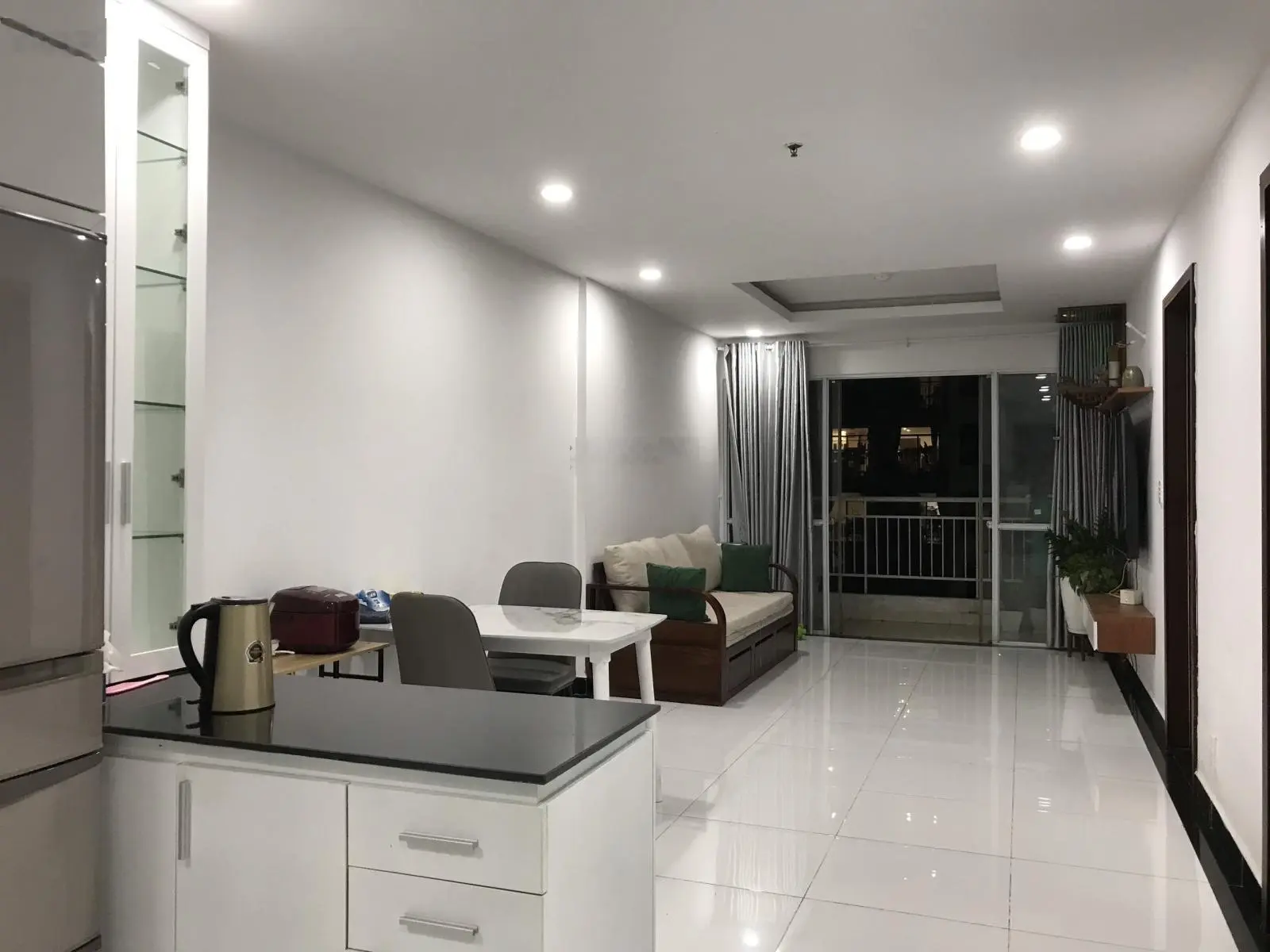 Cần bán căn hộ Giai Việt Tạ Quang Bửu, P5, Q8. DT 82m2, 2PN, 2WC sổ hồng giá 3.7 tỷ. LH 0866 688 ***