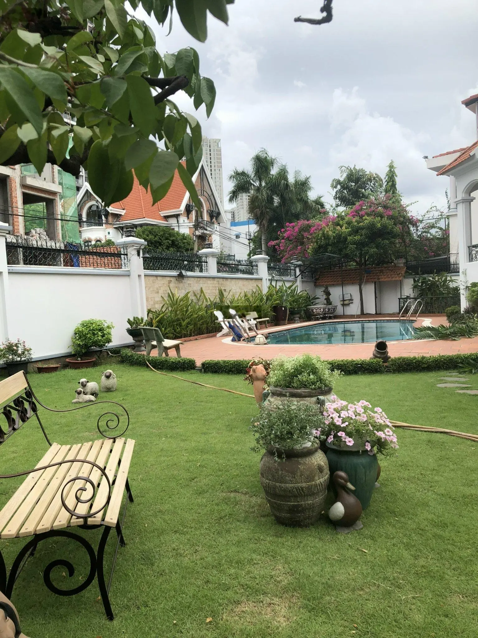 Bán villa góc 2MT đường Nguyễn Ư Dĩ, Thảo Điền, DT 685m2 - 0909 924 ***