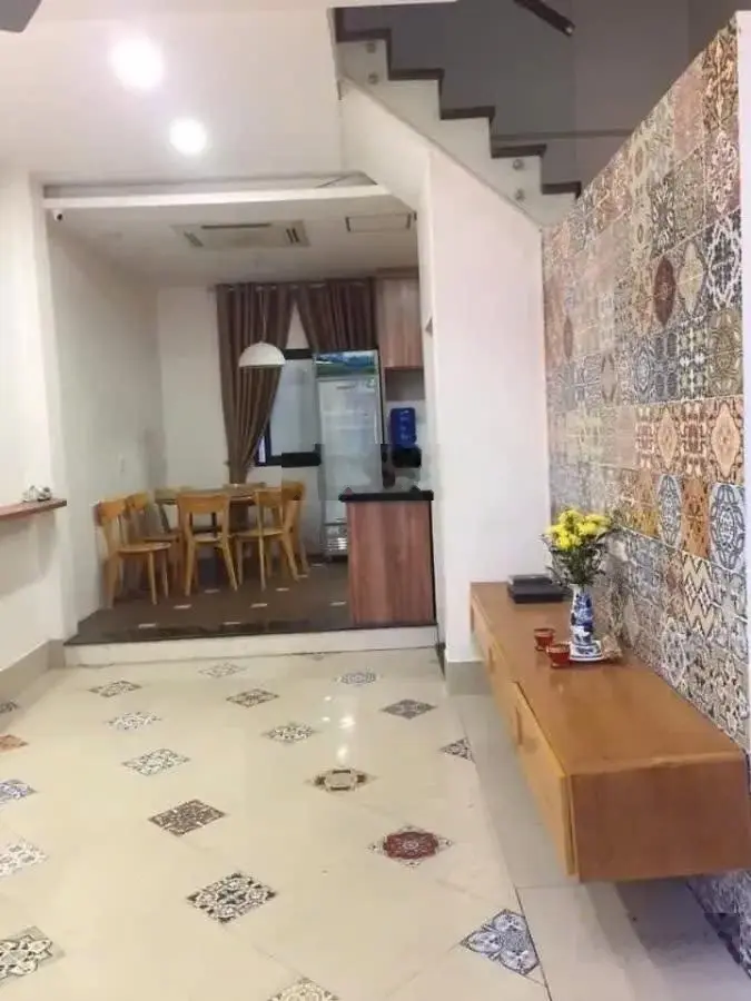 Bán nhà Âu Cơ, Tây Hồ. Một nhà ra phố - nhà mới đẹp 46m2 5 tầng - gần hồ tây phố đi bộ - giá 9.5tỷ