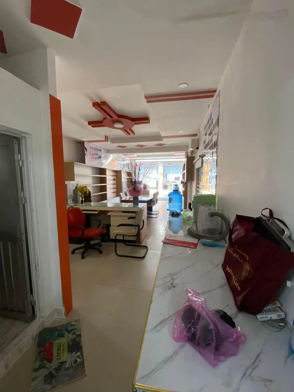 Chính chủ cần tiền bán gấp nhà mặt tiền Phạm Văn Hai, P3, Tân Bình, DT 4,5x18, đang cho thuê 18tr