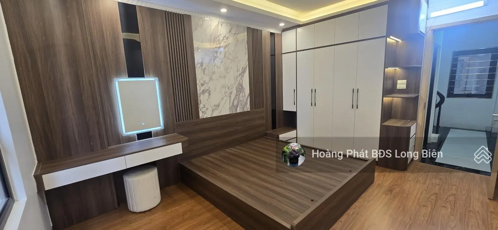 Bán nhà ngõ 206 Cổ Linh, đối diện siêu thị Aeon Long Biên. Full nội thất, ôtô đỗ cổng. LH0965858116