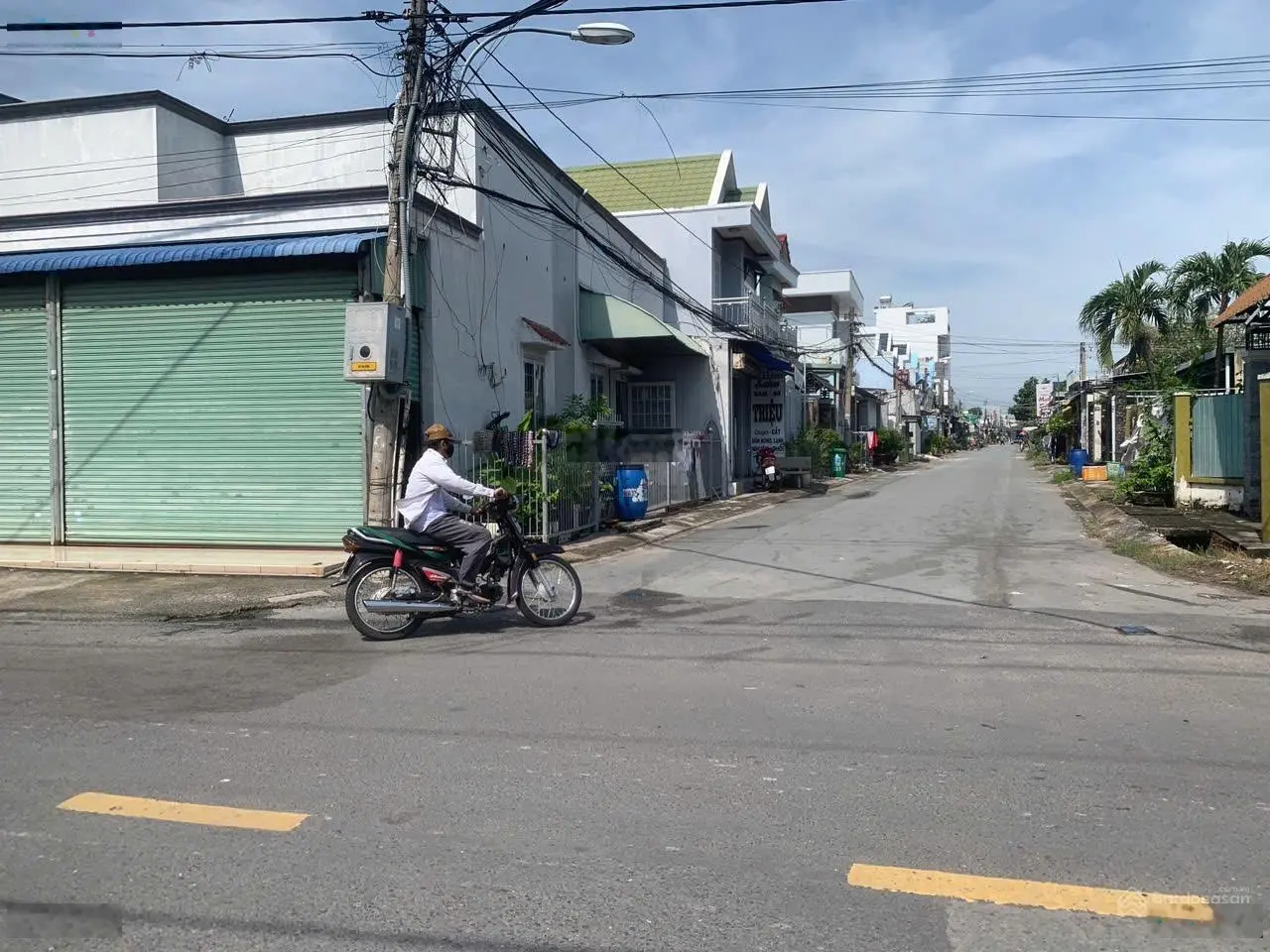 Bán căn nhà 2 mặt tiền đường Trần Văn Chẩm, Củ Chi, sát chợ khu Việt Kiều mở tiệm thuốc tây, spa