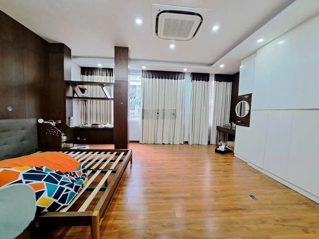 Phân lô ngõ ô tô tránh Hoàng Cầu, Đống Đa. Dt 60 m2, 7 tầng, mặt tiền 6 m. Sổ đỏ CC, giá 23,9 tỷ.