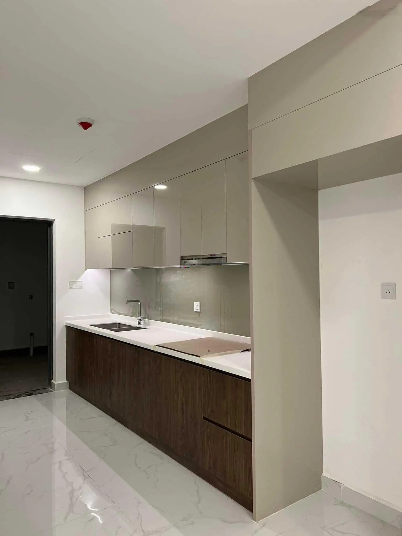 Kẹt tiền cần bán gấp căn Diamond Brilliant 96m2 2PN-2WC nhà mới CĐT, view đẹp thoáng mát