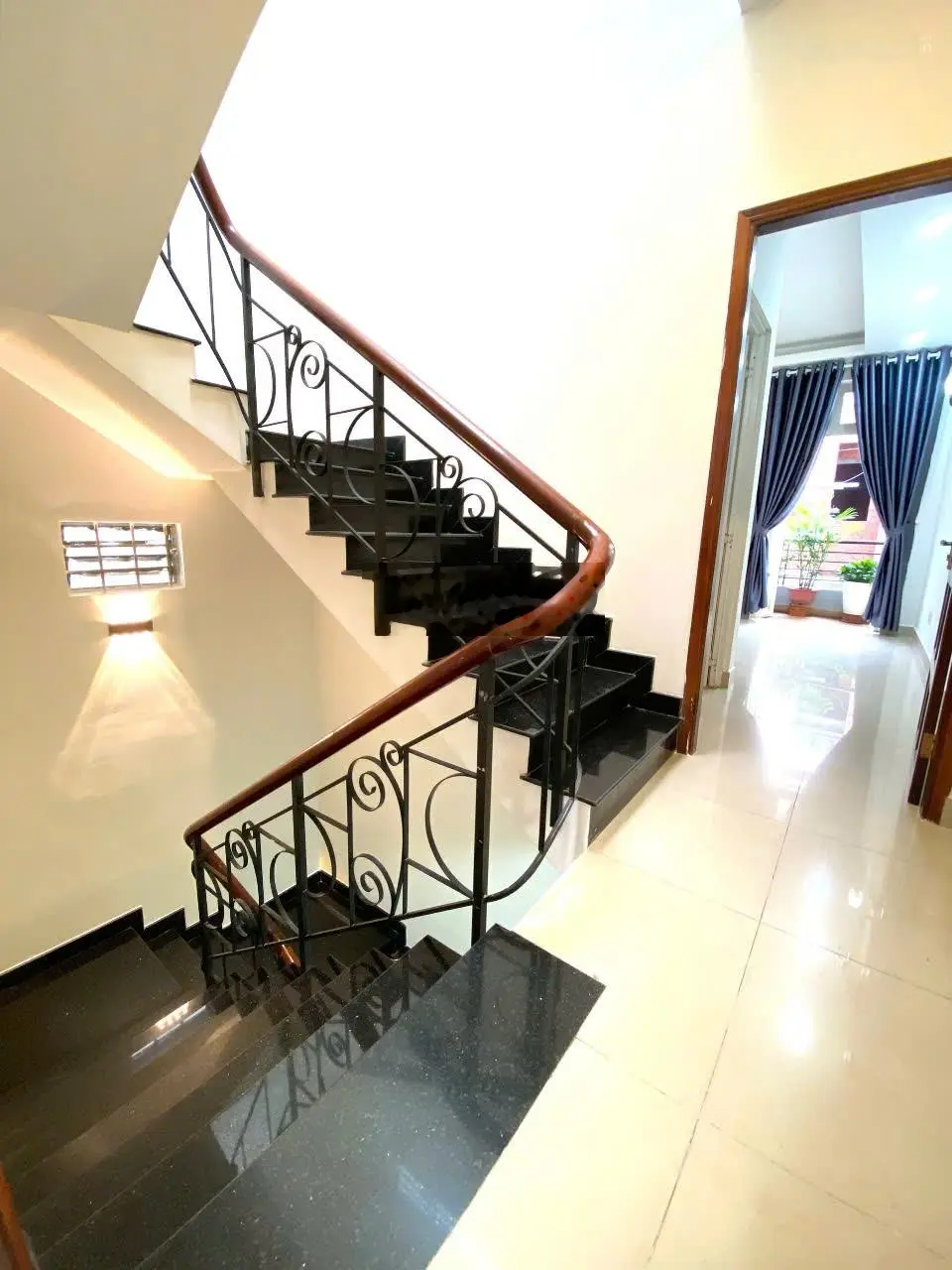 Siêu phẩm nhà HXH 1 đời chủ Tô Hiến Thành, Q10. Dt: 4x12m. CN: 45m2, 2 lầu. Giá: 8,5 tỷ TL
