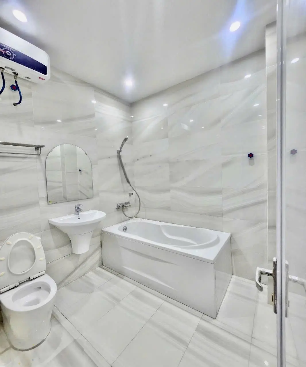 Bán nhà Nguyễn Đức Cảnh chỉ 10 bước chân ra đến Hồ Tam Bạc