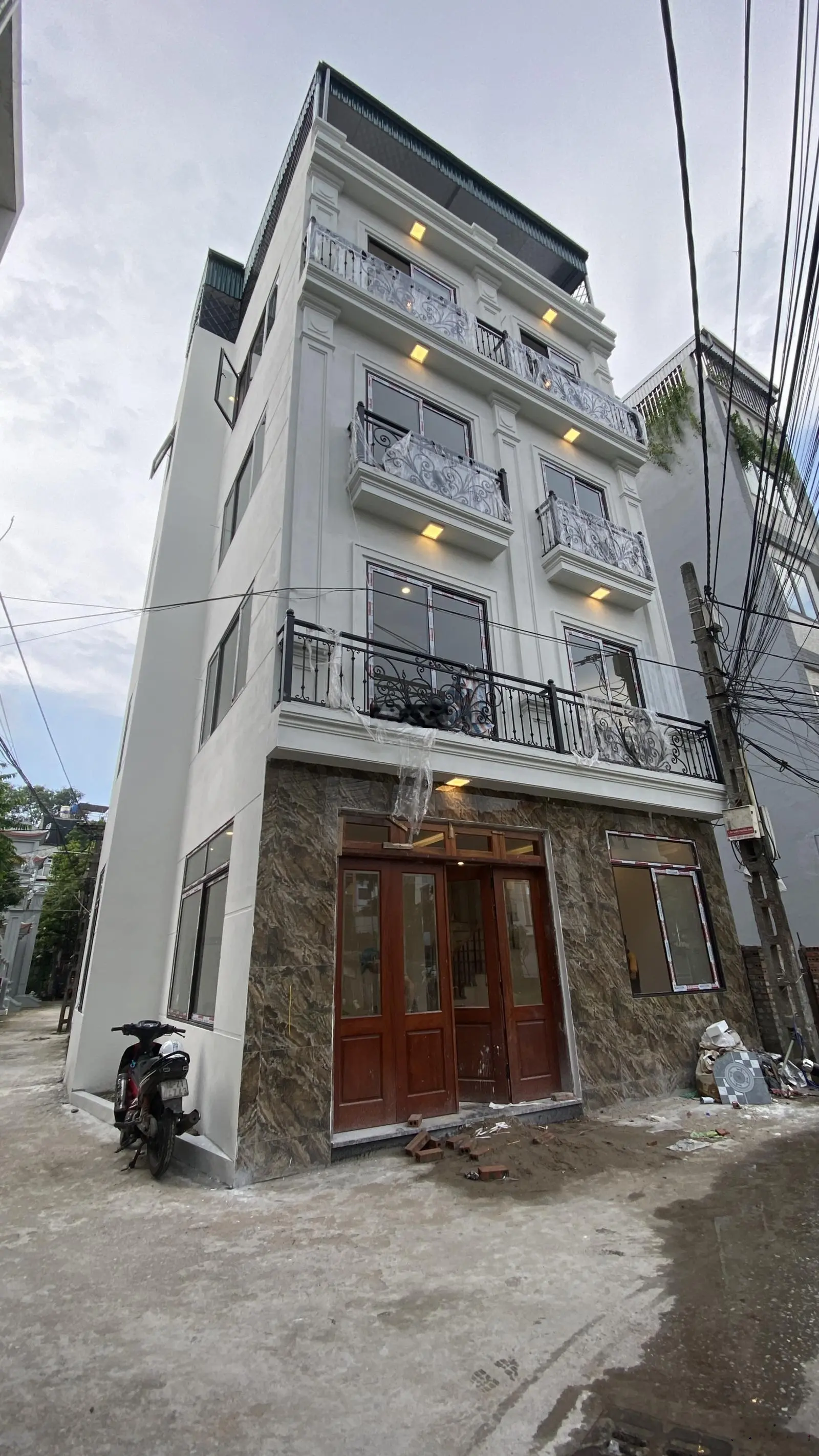 Bán nhà Ô Cách - 5 tầng - oto đỗ cửa - giá f0 , bán kính trường, chợ, bv đa khoa, công viên 300m
