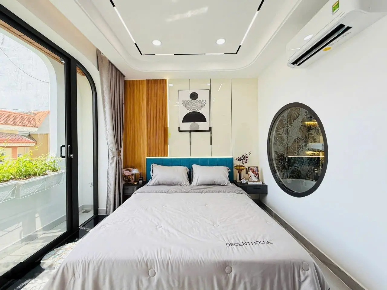 Bán nhà đẹp 1 sẹc thẳng, sát mặt tiền Đ. Nguyễn Tư Giản, 3PN, phòng thờ, 5WC, trệt lửng 2 lầu, P.12
