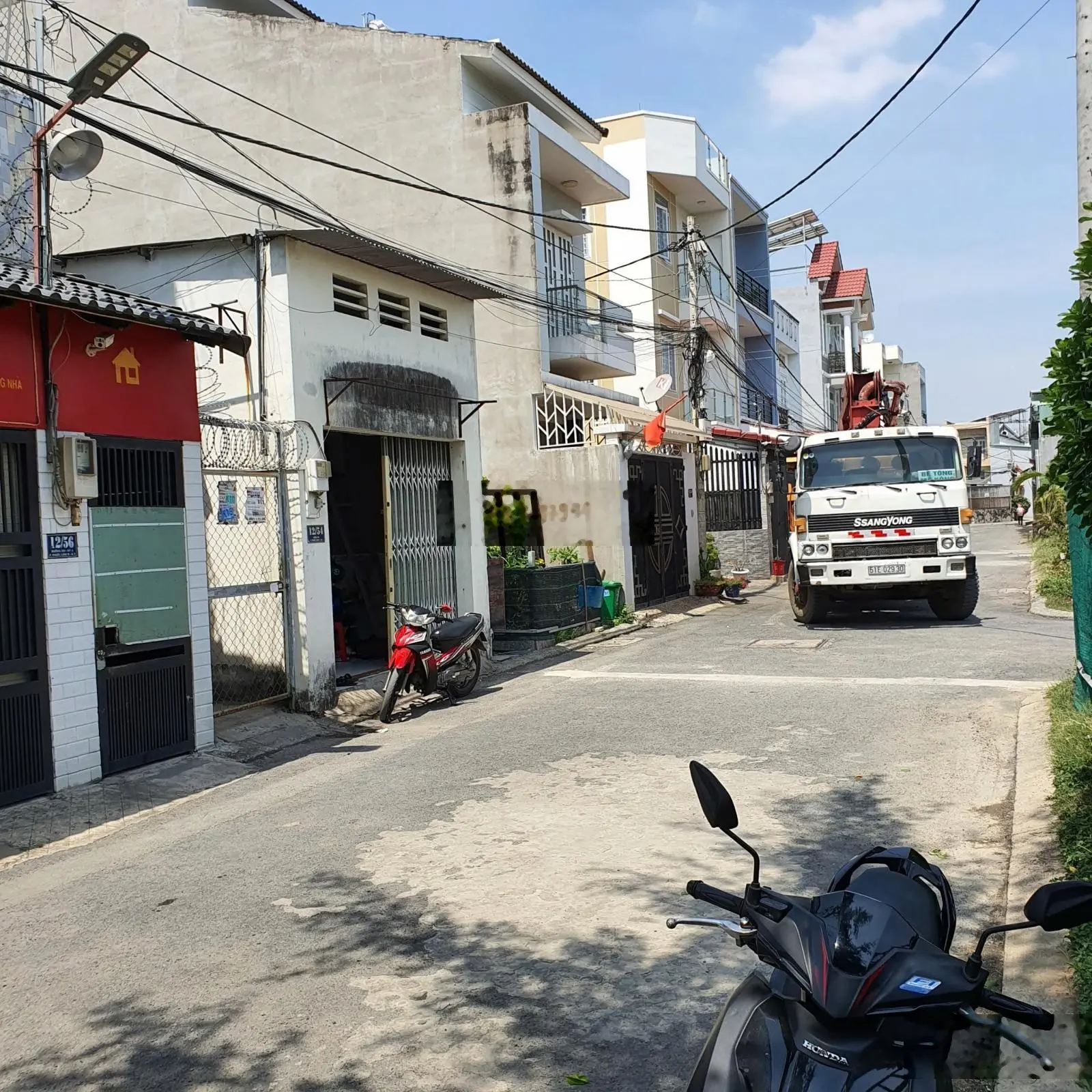 Gia đình đang cần bán đất 2MT HXH đường 339, Phước Long B, Q9. DT 160m2/10.9 tỷ