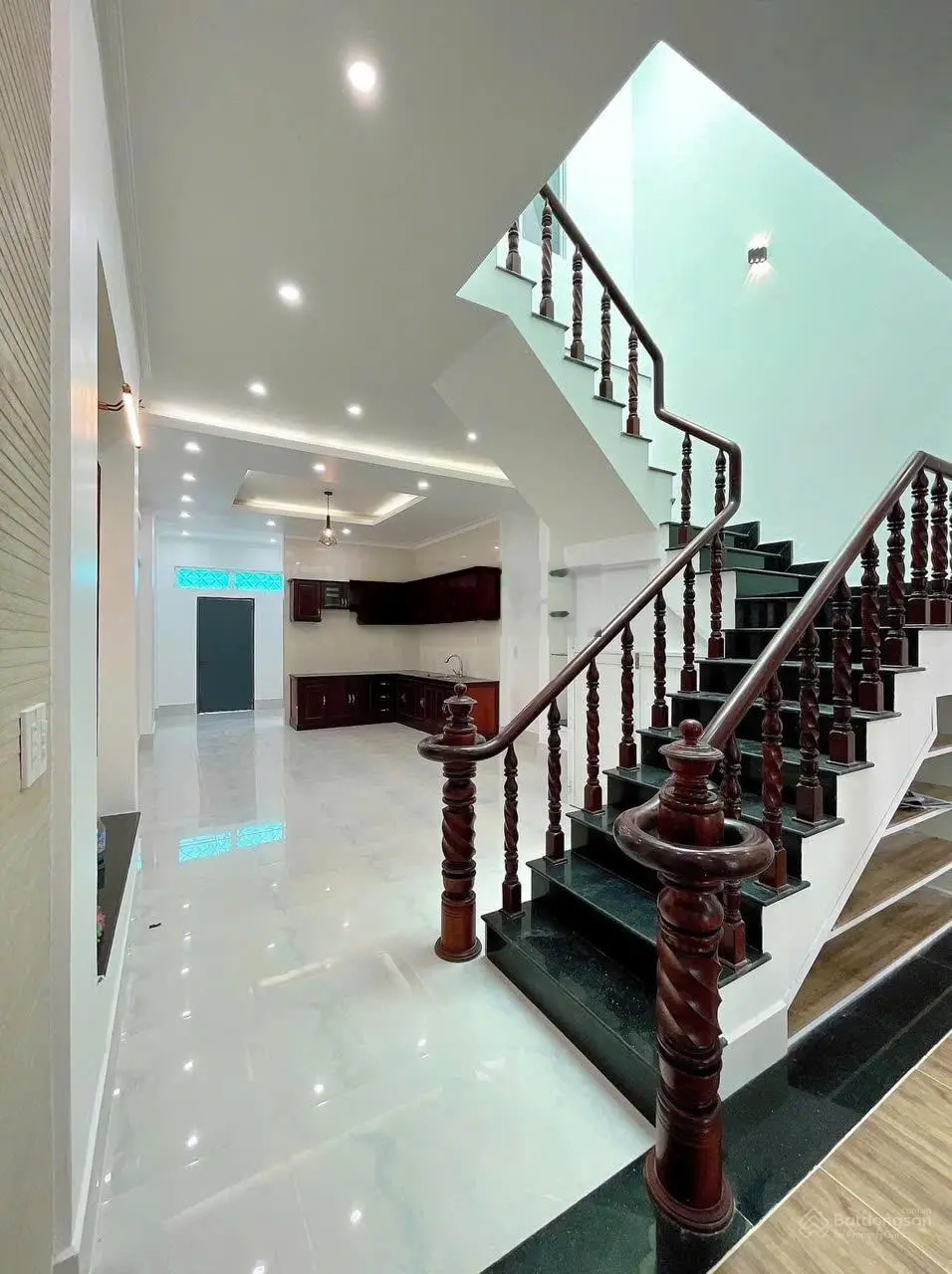Bán nhà trệt lầu, mặt tiền số 143 đường Chu Văn An