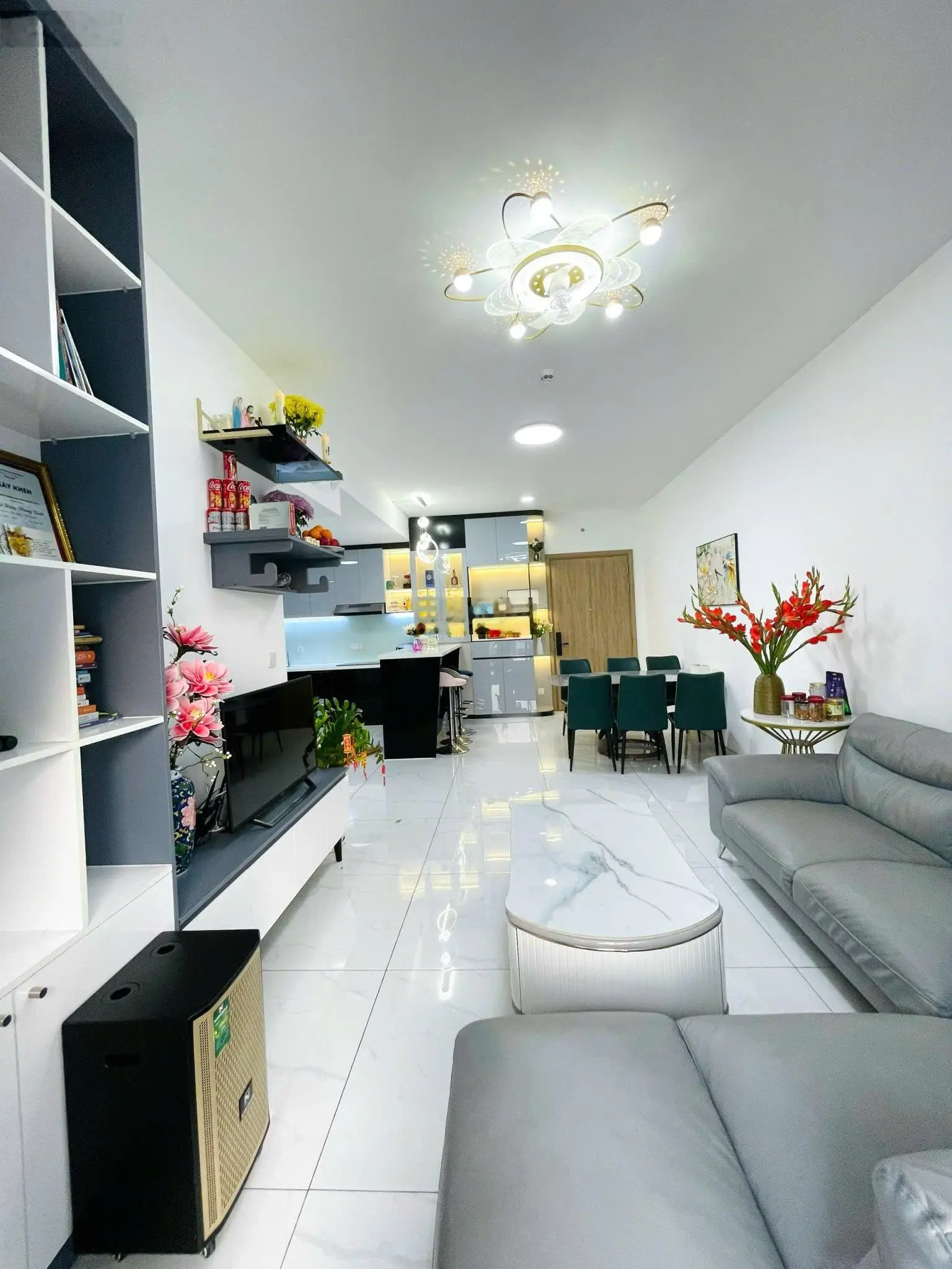 Kẹt tiền bán gấp căn 2PN 2WC 1 kho khu Emerald - Celadon City, giá 4.25tỷ, DT: 86m2, LH: 0947 050 ***