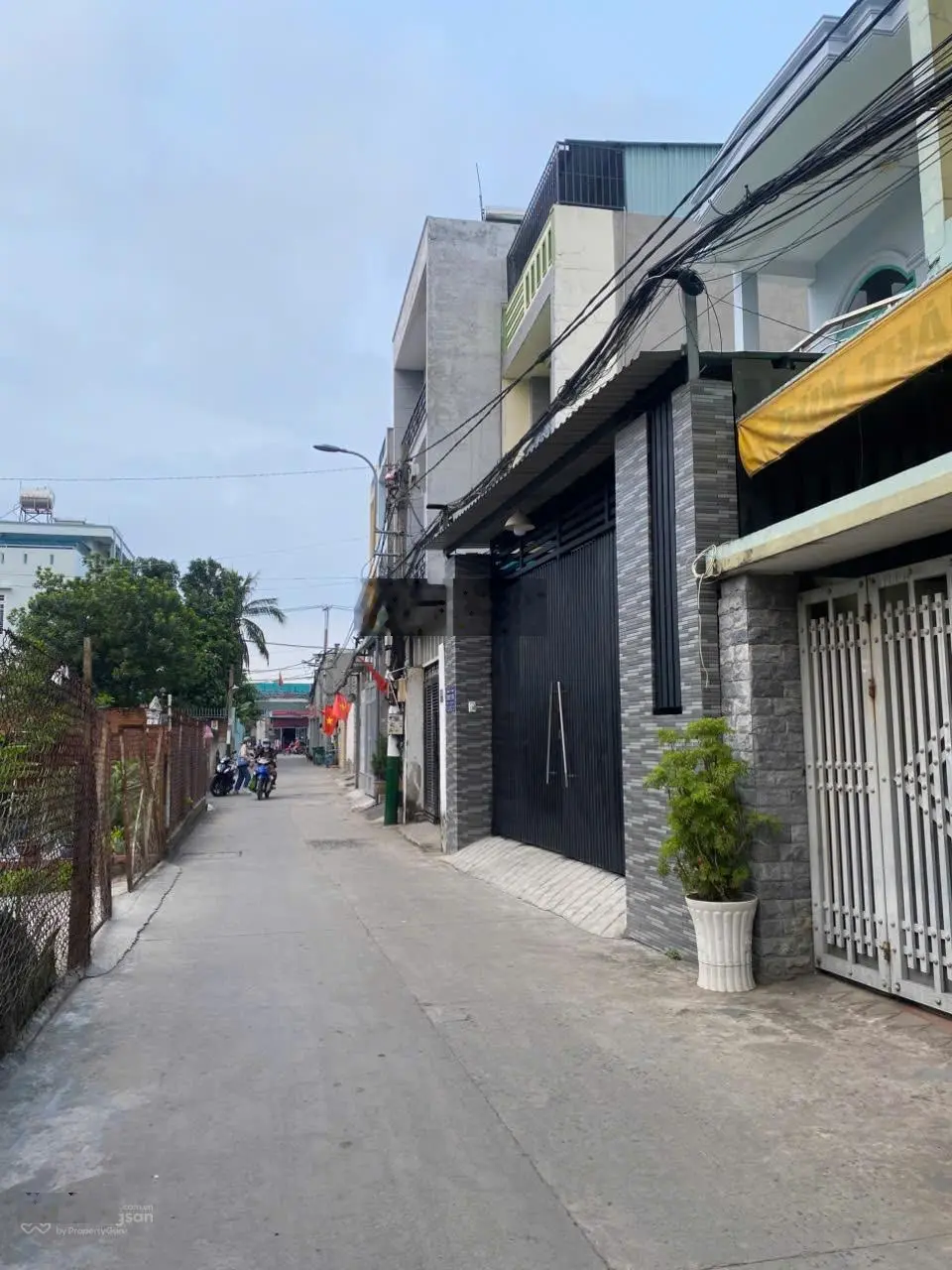 Bán nhà đẹp 4pn 4wc (5,10x20m) - Sân đậu ô tô - gần Gò Dưa - Tặng nội thất cao cấp