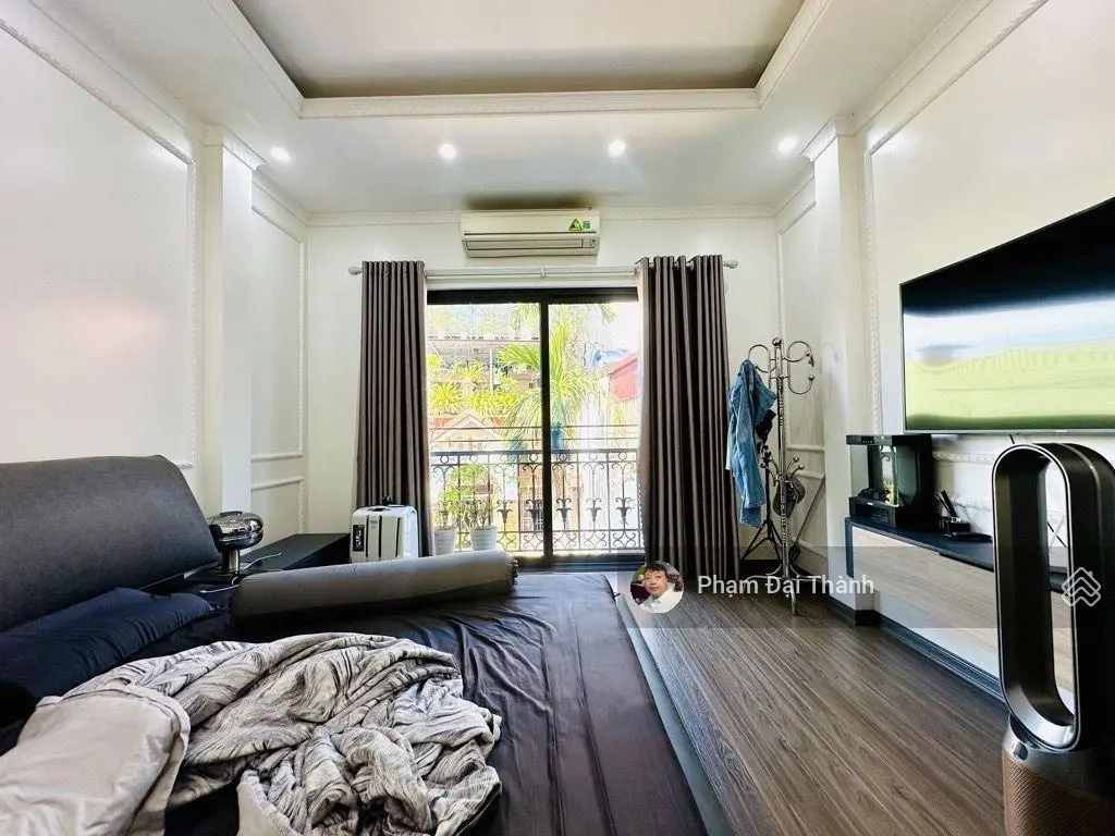 Bán gấp nhà 5 tầng Ngọc Lâm, DT 48M2, full nội thất tiền tỷ, ô tô vào nhà, giá chỉ 9.8 tỷ!