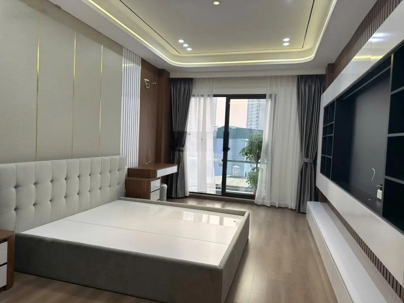 Gara ô tô 6 tầng - thang máy - nhà mới, Ngọc Trì - Thạch Bàn 8x tỷ vị trí đẹp gần Aeon Mall